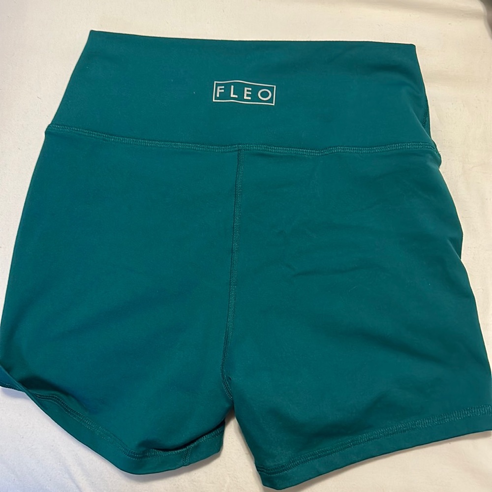 Fleo cross waist shorts 6” inseam